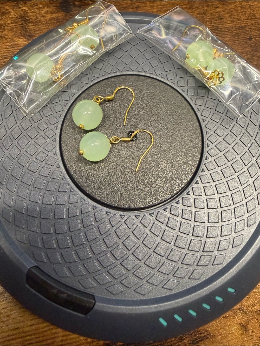 Fashion Jewelry 1 pair Gold Hook Earrings with Light Green Bead